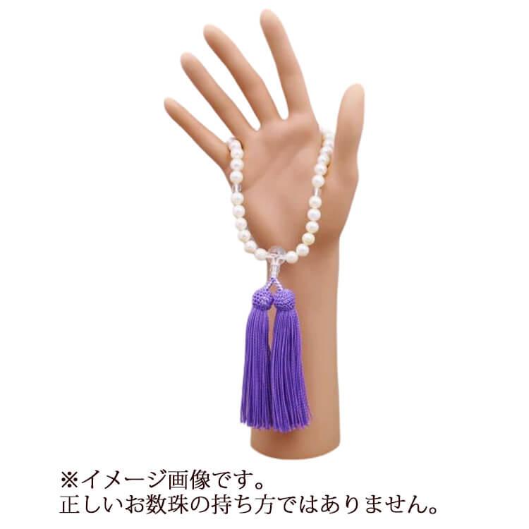 略式数珠 女性用 淡水真珠白 本水晶 仕立 ８mm玉 細桐箱入 正絹頭付房(藤) 片手念珠 念誦 京念珠 ホワイトパール お勤め 法事 葬儀 お葬式 お通夜 墓参りの画像