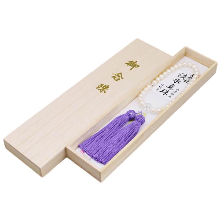 略式数珠 女性用 淡水真珠白 本水晶 仕立 ８mm玉 細桐箱入 正絹頭付房(藤) 片手念珠 念誦 京念珠 ホワイトパール お勤め 法事 葬儀 お葬式 お通夜 墓参りの画像