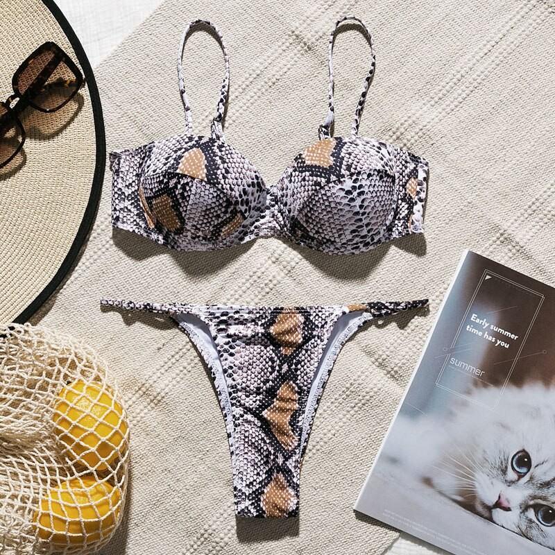 黒ビキニ　定価258USドル　未使用thaikila SCRIBBLE タグ付 女性水着 ヘビ柄 ストリング tバック ブラジルビキニ 1872-1 L