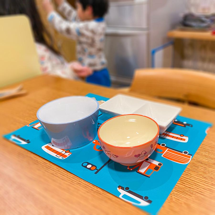 ランチョンマット(40cm×40cm) 2枚セット ビニール素材 撥水 働く車