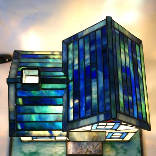 ステンドグラスハウスランプ・UR青い屋根 : ステンドグラス七色