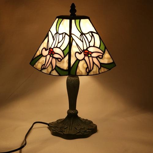 ステンドグラス 4面体ランプ・ササユリ : ステンドグラス七色つむぎ