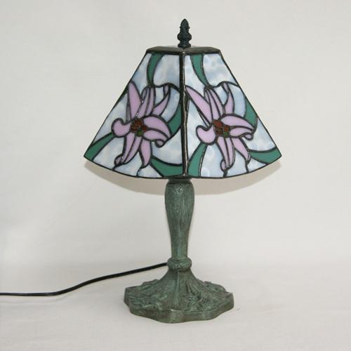 ステンドグラス 4面体ランプ・ササユリ : ステンドグラス七色つむぎ