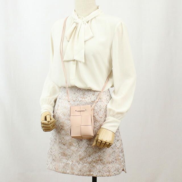 BOTTEGA VENETA（ボッテガ・ヴェネタ） 斜め掛け ショルダーバッグ