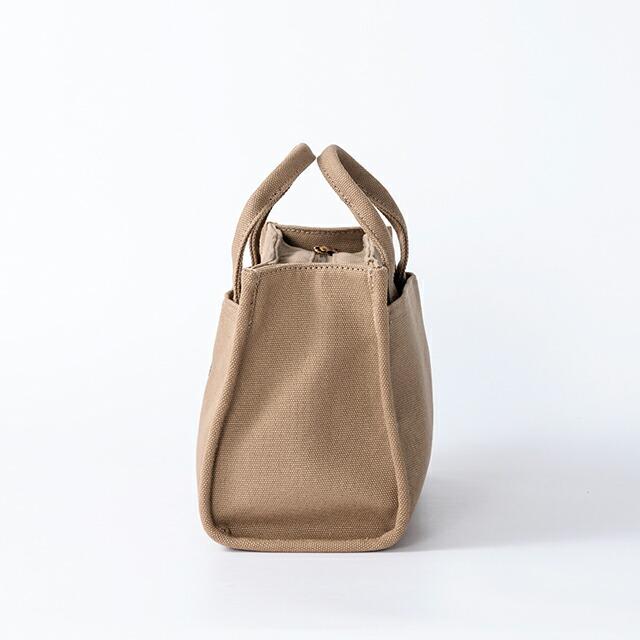 ゲス guess トートバッグ　かごばっぐ　腕かけ ベージュ GUESS（ゲス） トートバッグ レディース ブランド GUESS 2WAY