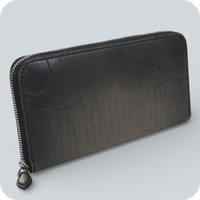 Berluti ベルルッティ ラウンドジップウォレット イタウバ カリグラフィ レザー 長財布 グレー メンズ Berluti（ベルルッティ） イタウバ スクリットレザー ロングジップ