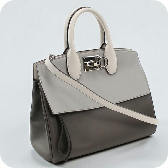 Salvatore Ferragamo ガンチーニ 2WAYバッグ　未使用に近い FERRAGAMO（フェラガモ） 中古 ハンドバッグ レディース ブランド