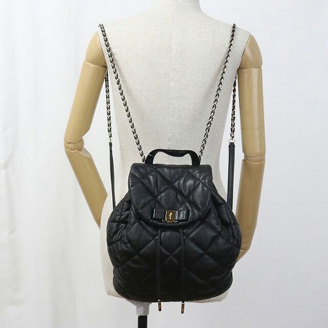 フェラガモ/ミニリュック】黒　バッグ　レディース　収納袋付き Hug ミニバックパック - ウィメンズ | Ferragamo