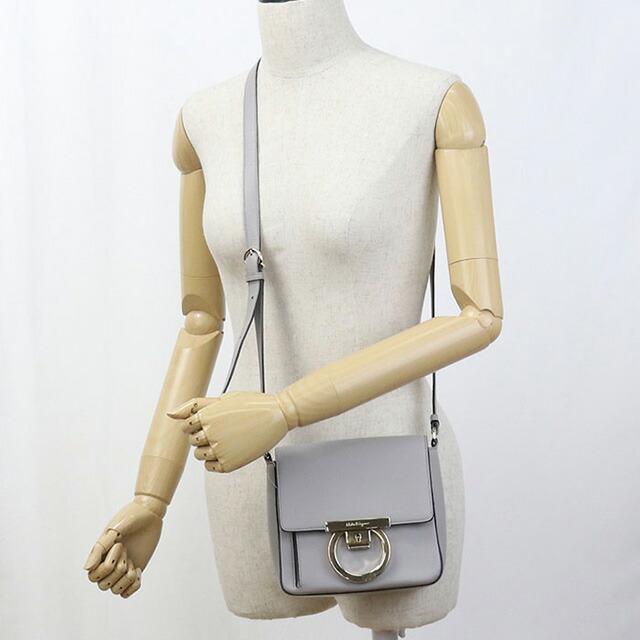 FERRAGAMO（フェラガモ） 中古 斜め掛け ショルダーバッグ レディース 