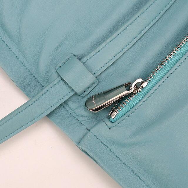 FERRAGAMO（フェラガモ） 中古 斜め掛け ショルダーバッグ レディース