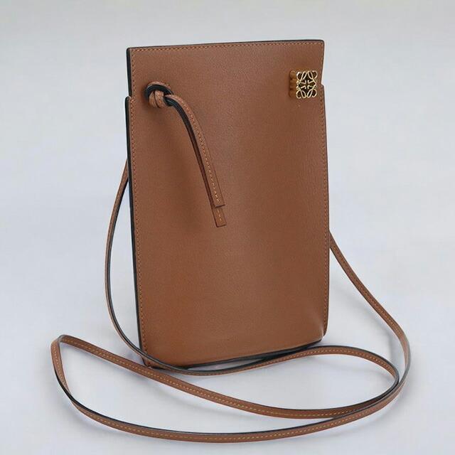 LOEWEロエベダイスポケットショルダーバッグブラウン