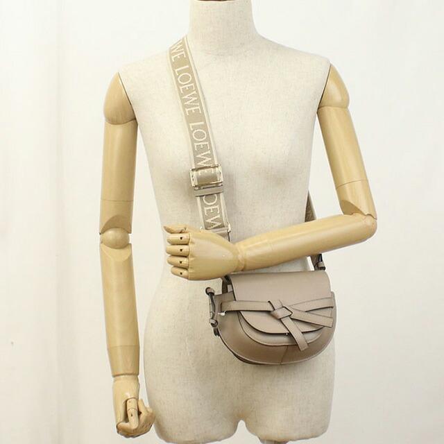 LOEWE（ロエベ） 中古 斜め掛け ショルダーバッグ レディース ブランド
