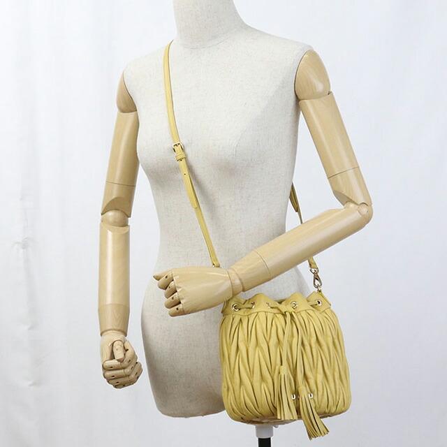 miu miu（ミュウミュウ） 中古 斜め掛け ショルダーバッグ レディース