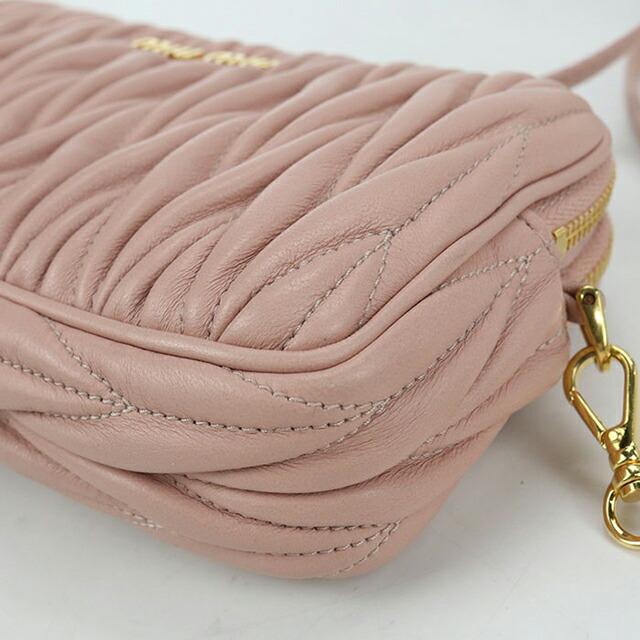 miumiu マテラッセ ショルダー ポーチ ピンク 本革 miu miu（ミュウミュウ） 中古 ショルダーバッグ レディース ブランド