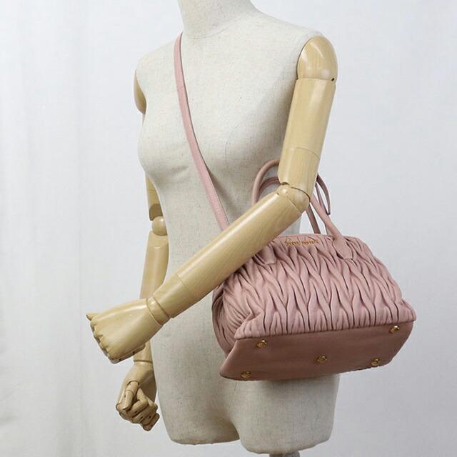 Miu Miu マテラッセ ピンクベージュ miu miu（ミュウミュウ） 中古 ショルダーバッグ レディース ブランド
