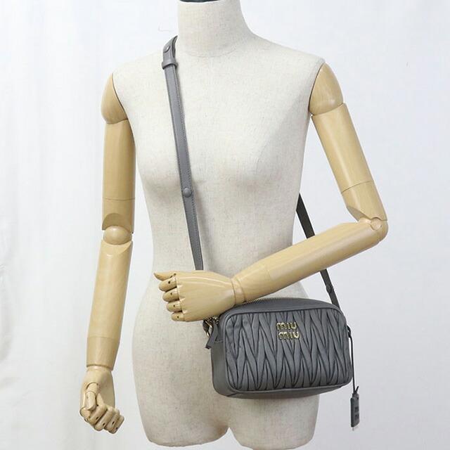 miu miu（ミュウミュウ） 中古 斜め掛け ショルダーバッグ レディース