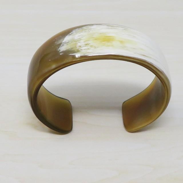 水牛の角ウエーブバングル バッファローホーン 水牛の角 スリムタイプ シンプルデザイン