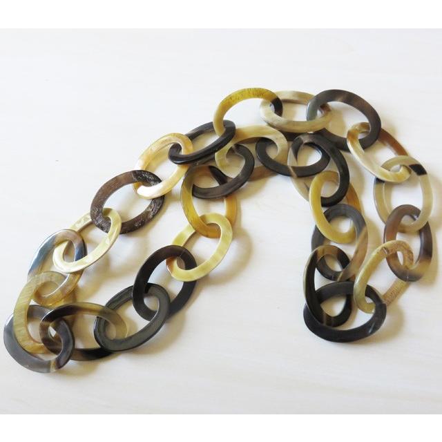 バッファローホーン　水牛の角で作られた 軽くておしゃれな 　ロングペンダント 楽天市場】水牛の角 ネックレス 大ぶり 水牛 角 おしゃれ 金属