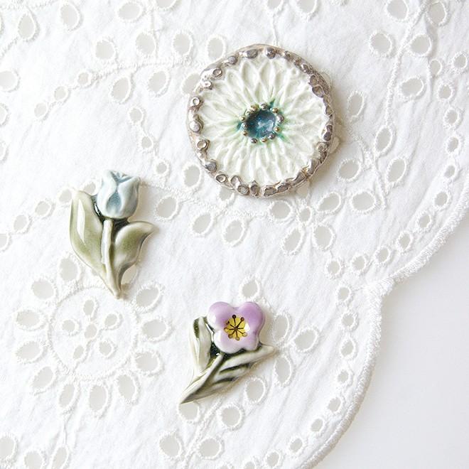 野の花 ブローチ :O-NH:やきものアクセサリー 七窯社 - 通販 - Yahoo!ショッピング 野の花 ブローチ :O-NH:やきものアクセサリー 七窯社 - 通販 - Yahoo!ショッピング