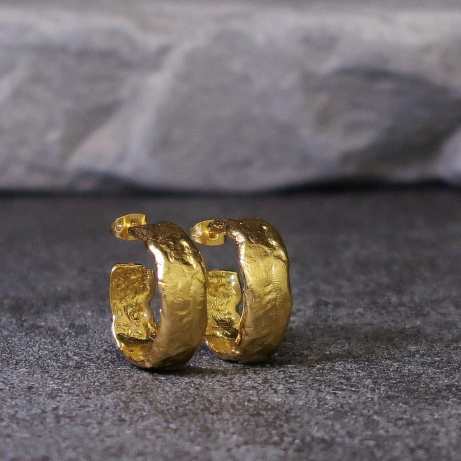ピアス レディース 22金 22K スタッドピアス フープピアス アンティーク ゴールド ピアス 槌目 槌打ち 平打ち  nanotta AER038の画像