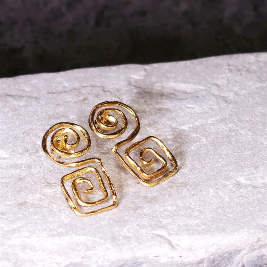 ピアス レディース 22金 22K スタッドピアス アンティーク ゴールド 渦巻き スパイラル ぐるぐる 大ぶり 大きめ nanotta AER059の画像