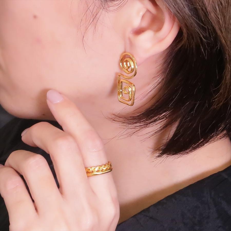 ピアス レディース 22金 22K スタッドピアス アンティーク ゴールド 渦巻き スパイラル ぐるぐる 大ぶり 大きめ nanotta AER059の画像