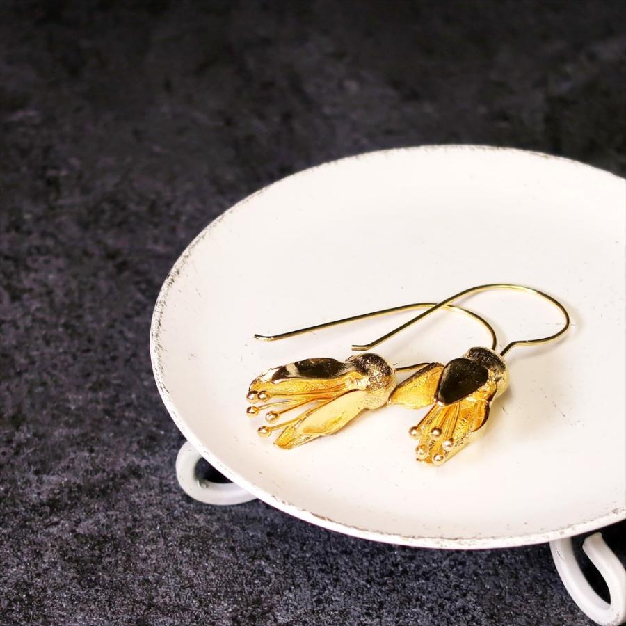ピアス レディース 22金 22K フックピアス アンティーク ゴールド 蕾 つぼみ 花 フラワー 大ぶり 大きめ ボリ nanotta AER074の画像