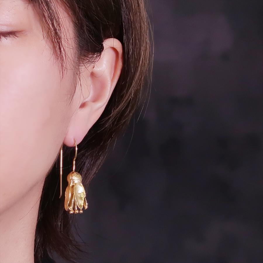ピアス レディース 22金 22K フックピアス アンティーク ゴールド 蕾 つぼみ 花 フラワー 大ぶり 大きめ ボリ nanotta AER074の画像