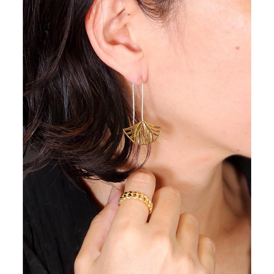 ピアス レディース 22金 22K フックピアス アンティーク ゴールド 蓮の花 ロータス 花 フラワー ボタニカル 植 nanotta AER151の画像
