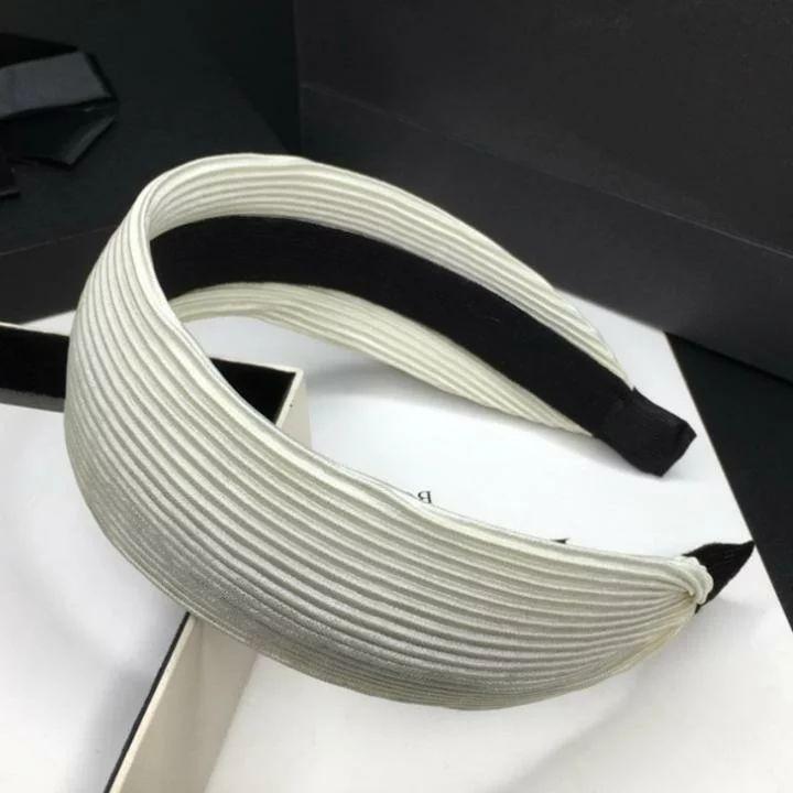 ヘッドバンド ブラック ベージュ レディースアクセサリー 無地 かわいい シンプル 上品 大人 カジュアル きれいめ 雑誌で紹介された