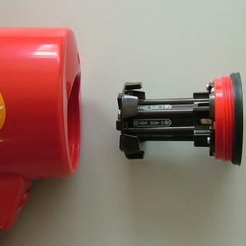ノボル電機製レイニーメガホン ＴＳ−６２３Ｒ ＴＳ−５２３Ｒ ＴＳ−５１３対応 乾電池ケース(赤)スクリュー栓｜nanzu｜03