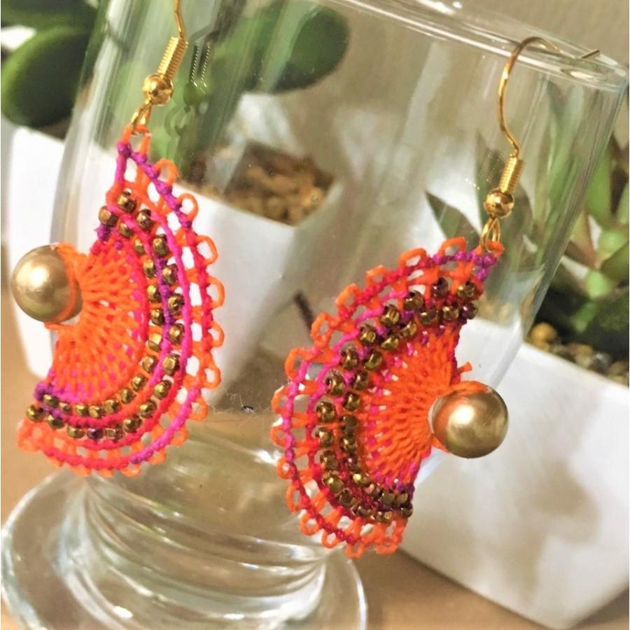 ニャンドゥティピアス 扇形 エスニックピアス 手編みピアス 伝統工芸