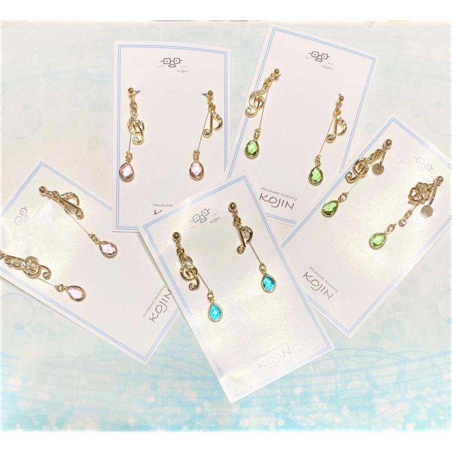 ト音記号と音符のゆれる耳飾り ピアス イヤリング クローバー しずく型 