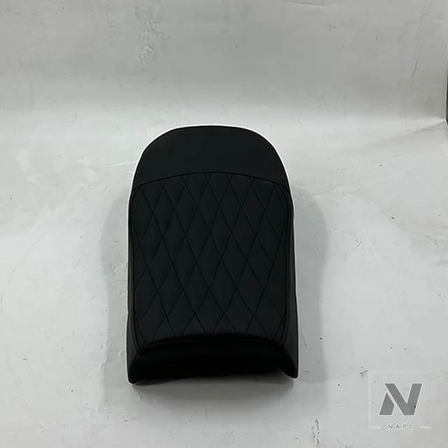 並行輸入品】バイクシートAKITA.BLACK MUTTバイクパーツ MPT-1358用