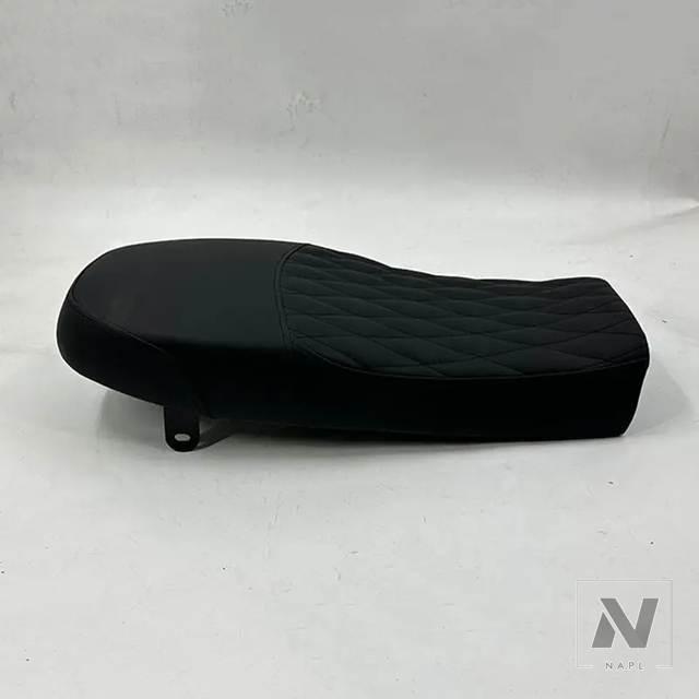 並行輸入品】バイクシートAKITA.BLACK MUTTバイクパーツ MPT-1358用