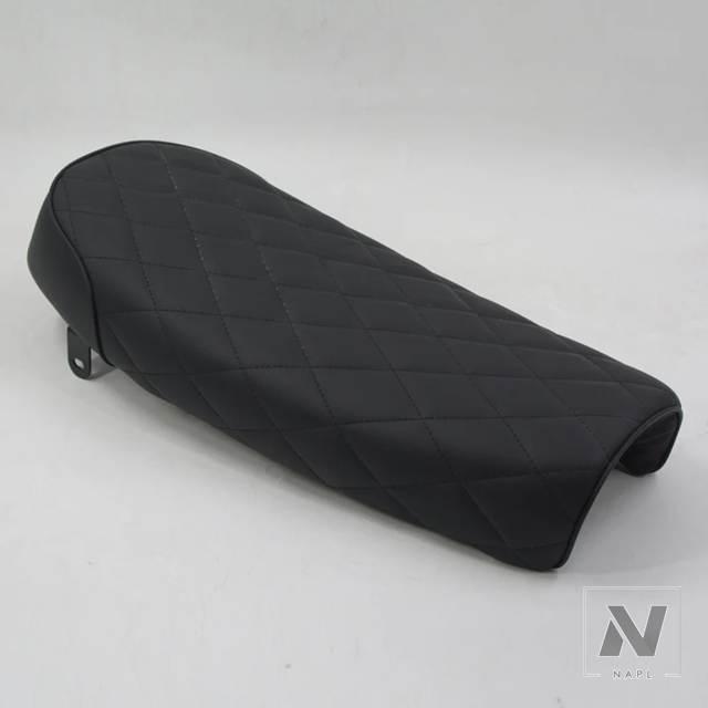 並行輸入品】バイクシート - ダイヤモンド ブラック MUTT バイクパーツ
