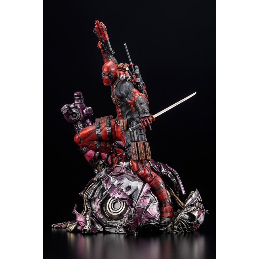 デッドプール FINE ART STATUE シグネチャーシリーズ Feat. Kucharek