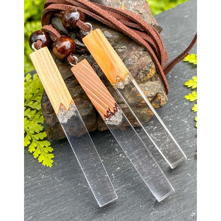 春日大社境内の杉ウッドレジンペンダント |  | 04