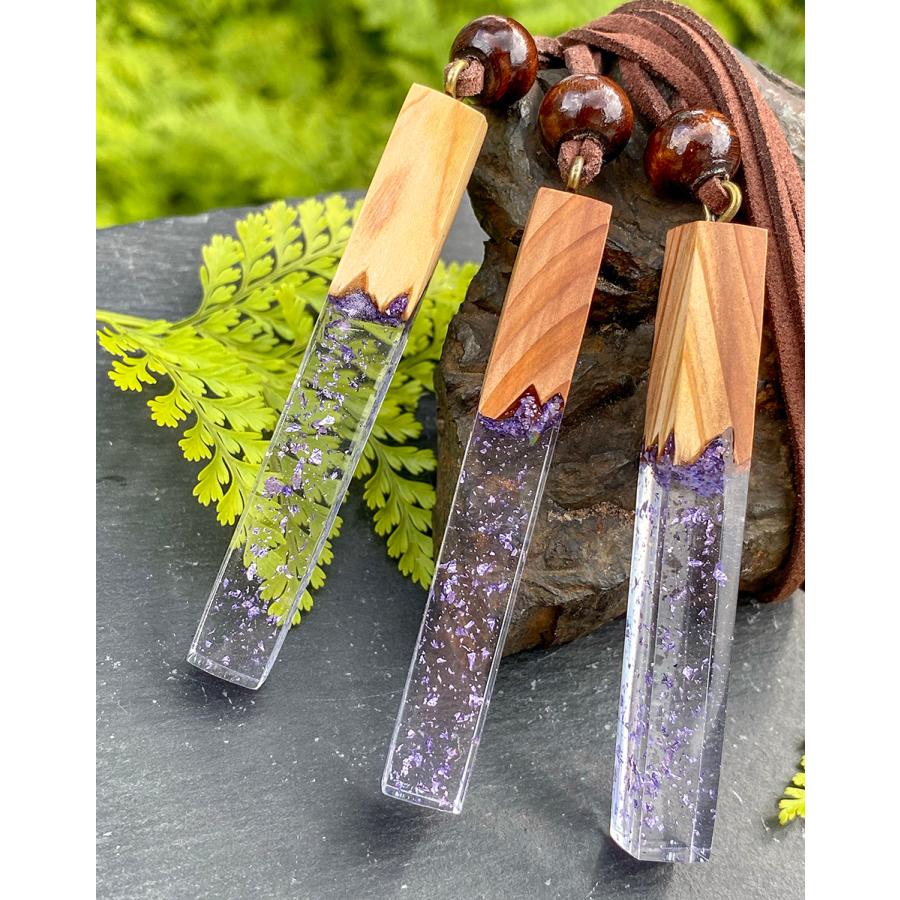 春日大社境内の杉ウッドレジンペンダント |  | 06