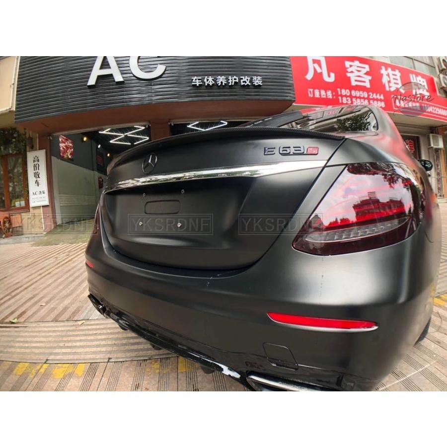 並行輸入品 メルセデスベンツ リア メルセデスベンツ ベンツ W213 スポイラー 2016-19 Eクラス E200 E300 E320の画像