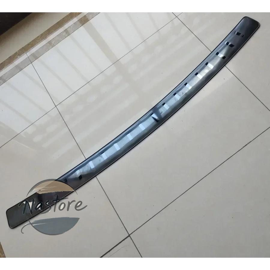 並行輸入品 リア ステンレス製バンパープロテクター トランクプロテクター トレッドプレートトリム ボルボxc60 2018 2019 2020-2021の画像