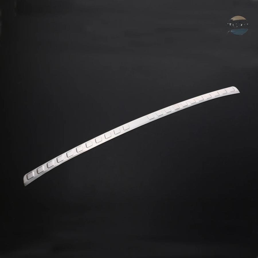 並行輸入品 CAR TRUNK DOOR SILL ANTI-KICKED STAINLESS STEEL STICKER CAR REAR BUMPER PROTECTOR ACCESSORIES FOR トヨタ NOAH VOXY 70 2011-2013の画像