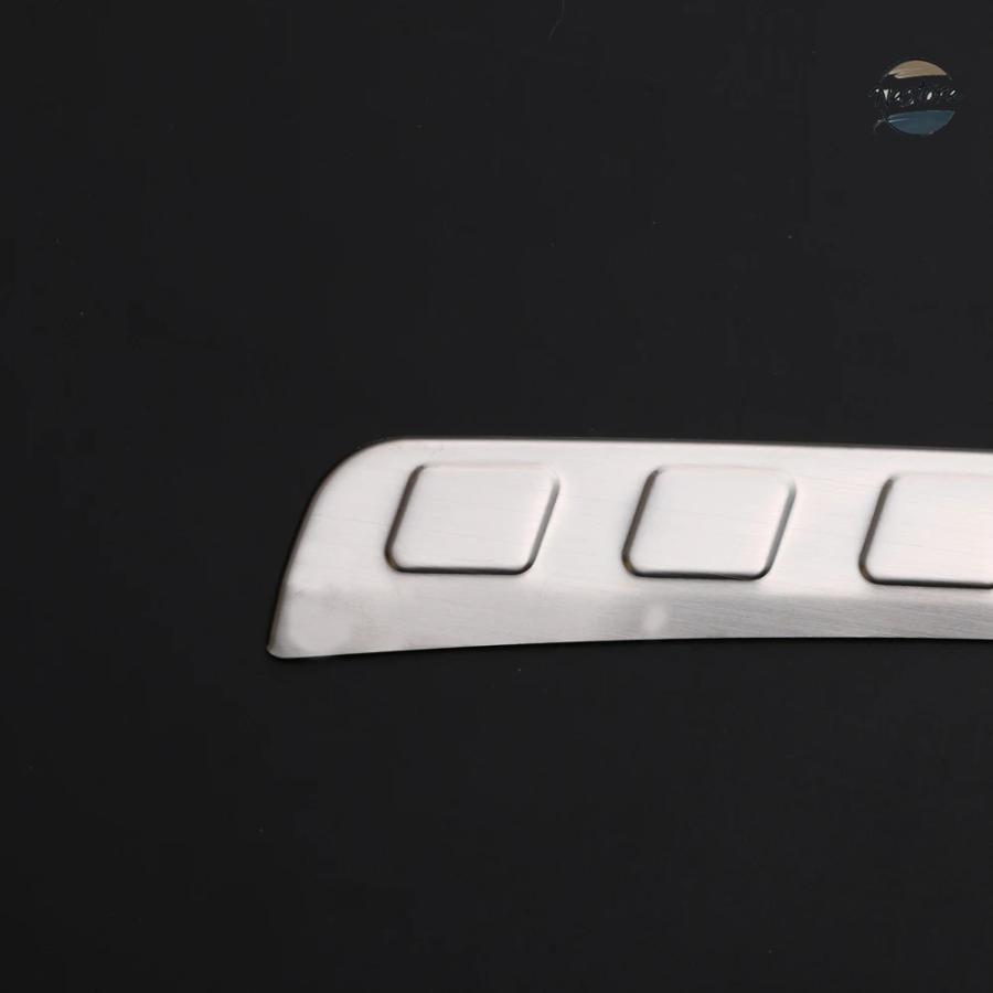 並行輸入品 CAR TRUNK DOOR SILL ANTI-KICKED STAINLESS STEEL STICKER CAR REAR BUMPER PROTECTOR ACCESSORIES FOR トヨタ NOAH VOXY 70 2011-2013の画像