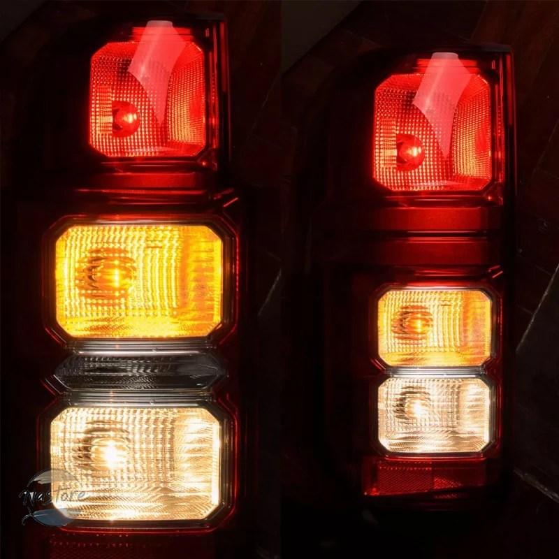 並行輸入品 三菱 トライトン L200 2024-2025 用ハロゲンリアテールライト ブレーキストップシグナルランプ 26555A020P 26550A020Pの画像