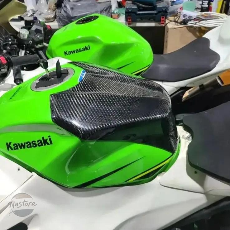 並行輸入品 バイク カワサキ ニンジャ 400 2018-2023 一体型 高調整可能 燃料タンク 100% カーボン 部品 カスタムパーツ アクセサリー_2