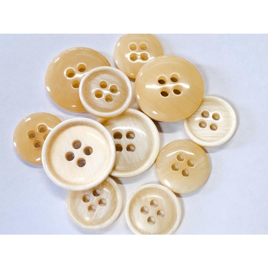 最高級 本水牛ボタン 18mm 板素材 希少価値な白色 ツヤ有り No 1057 W コートの袖ボタンなどに 110 018 W 天然釦本舗 Natural Buttons 通販 Yahoo ショッピング