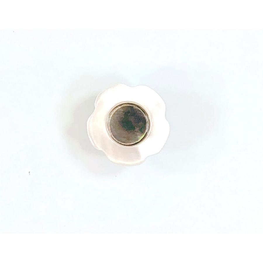 ブートニエール 貝で作った花 ラペルピン アクセサリー小物 ピンズ