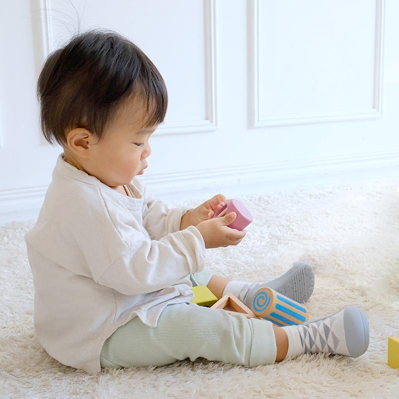 最も優遇 ベビーフィート12.5 シューズ ベビー 赤ちゃん 靴 フィート 韓国 ブラック 黒 12.5cm シリコン