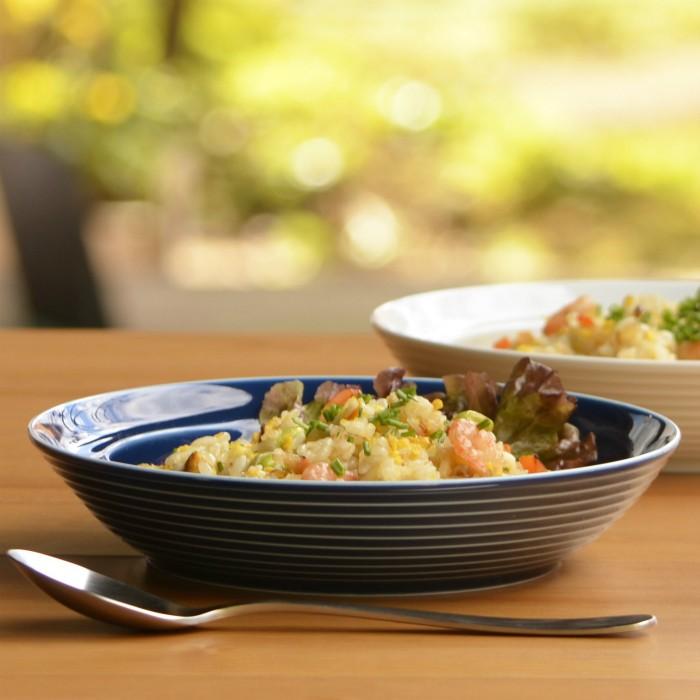 素敵な大皿　鏡山 平戸松山窯〉輪花7寸皿 2枚セット (桜青海波・丸紋地紋) 手描き 染付