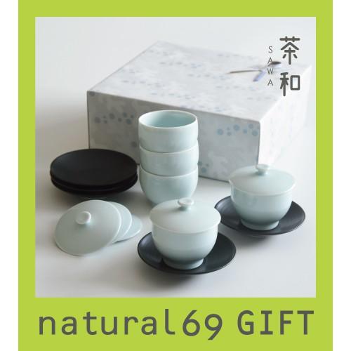 白地に黒点模様の皿